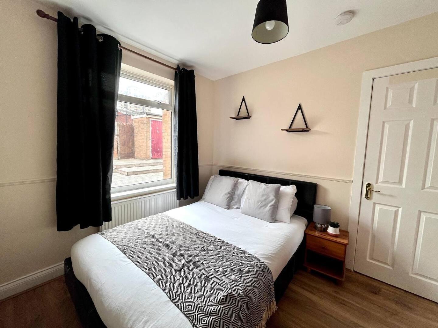 Central 4 Bedroom House With Driveway Newcastle upon Tyne Exterior foto